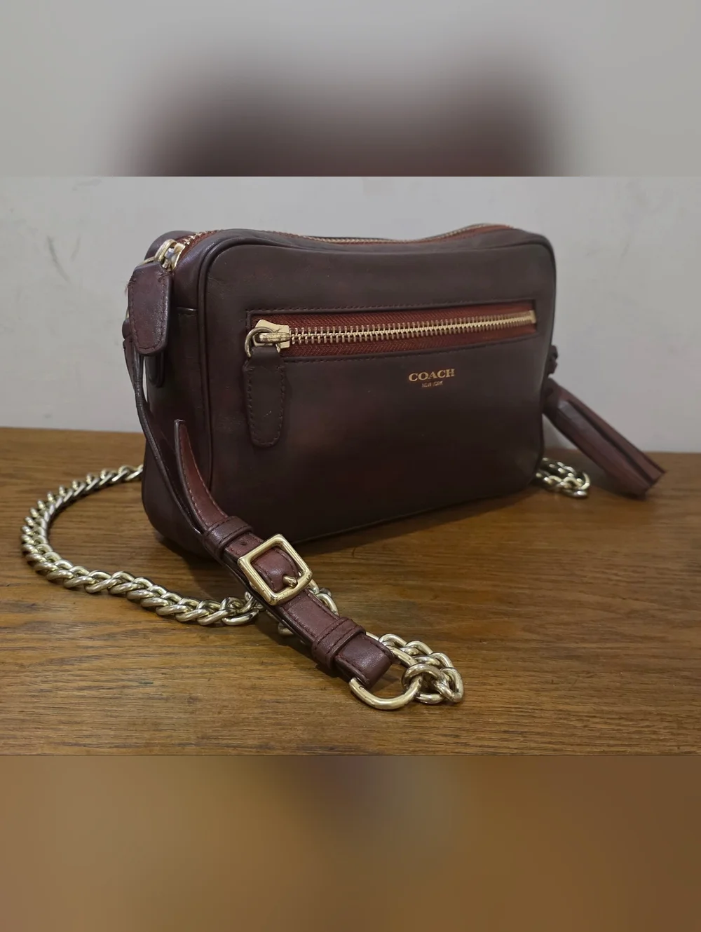 Vintage Coach Distressed Brown Leather Crossbody bag - Picture 3 of 11